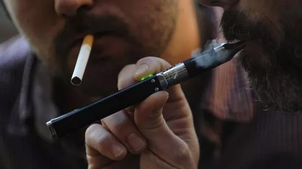 elfbar nachfüll pod läuft aus Sévère mise en garde de l'OMS sur la cigarette électronique main image 1